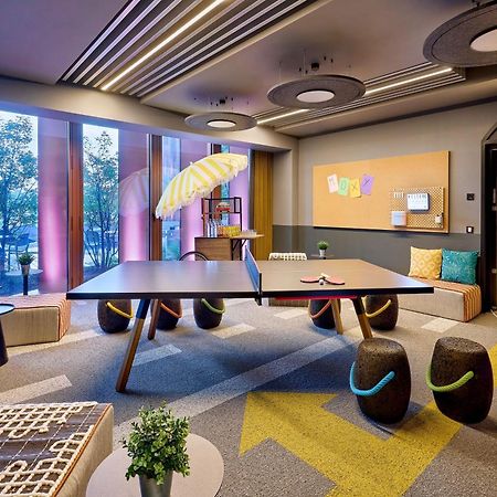 Hotel Moxy Luxembourg Airport Niederanven Esterno foto