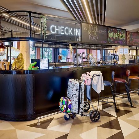 Hotel Moxy Luxembourg Airport Niederanven Esterno foto
